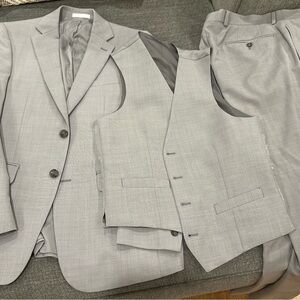 38R Slim Suit Calvin Klein 3 piece Suit